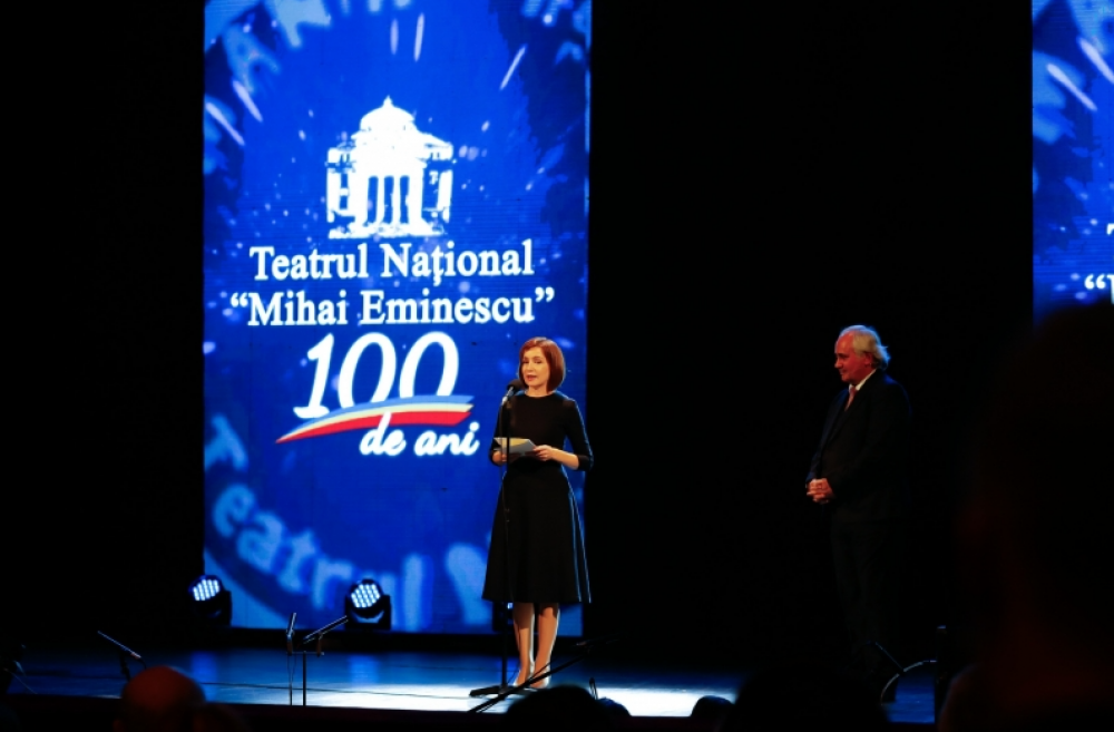 Maia Sandu a conferit distincții mai multor oameni de cultură: Să le prețuim munca. Să le prețuim talentul